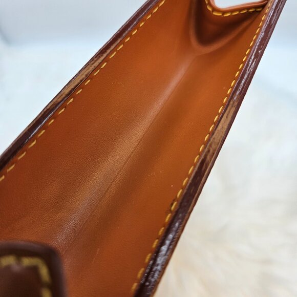 Louis Vuitton  Epi Pochette Clutch Bag - Picture 14 of 17